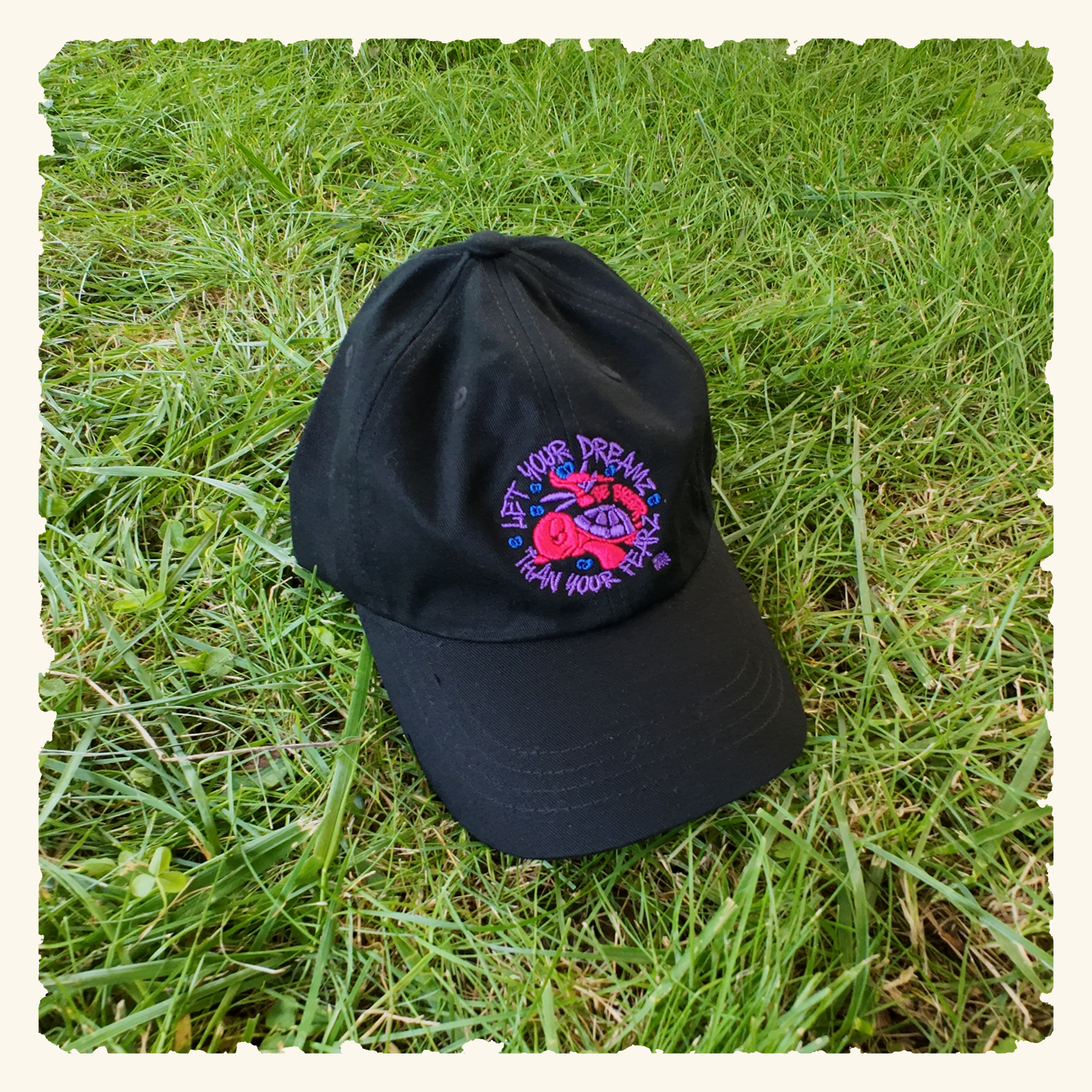 Let Your Dreamz Be Bigger Than Your Fearz Wildberry - Classic Dad Hat - Black