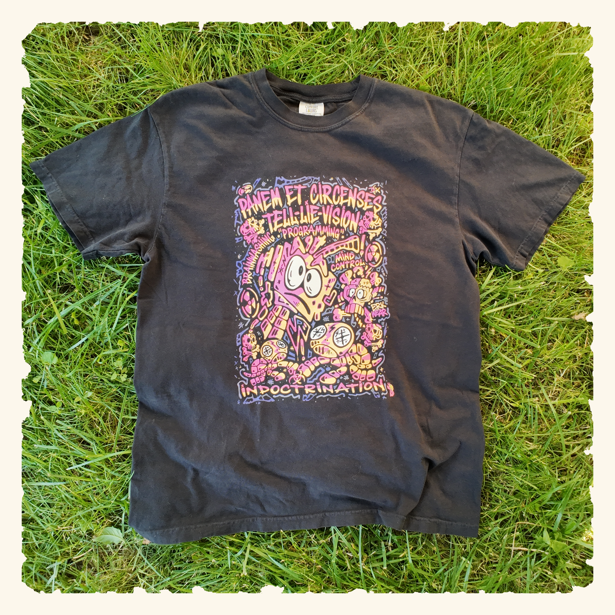 Bread & Circus Crimson - Graphic T-Shirt - Black